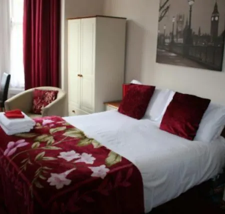 Cravendale Apartment *