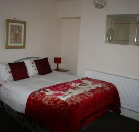 Cravendale Apartment *