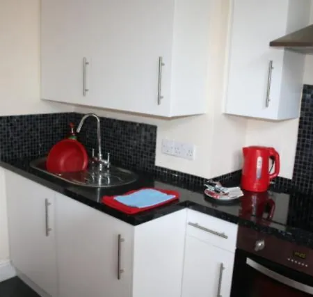 Cravendale Apartment *